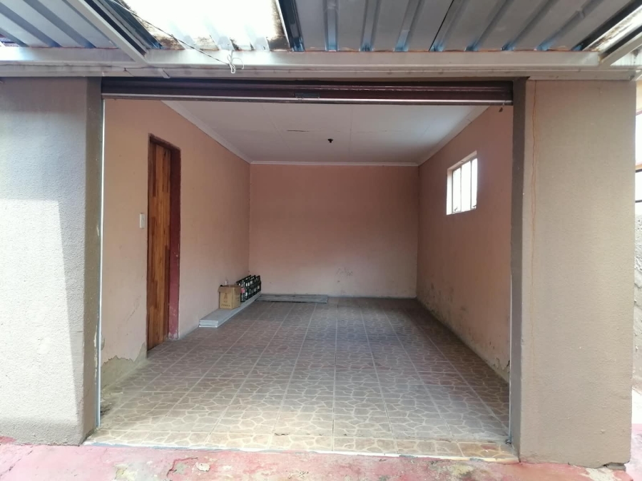 To Let 5 Bedroom Property for Rent in Tlhabane North West